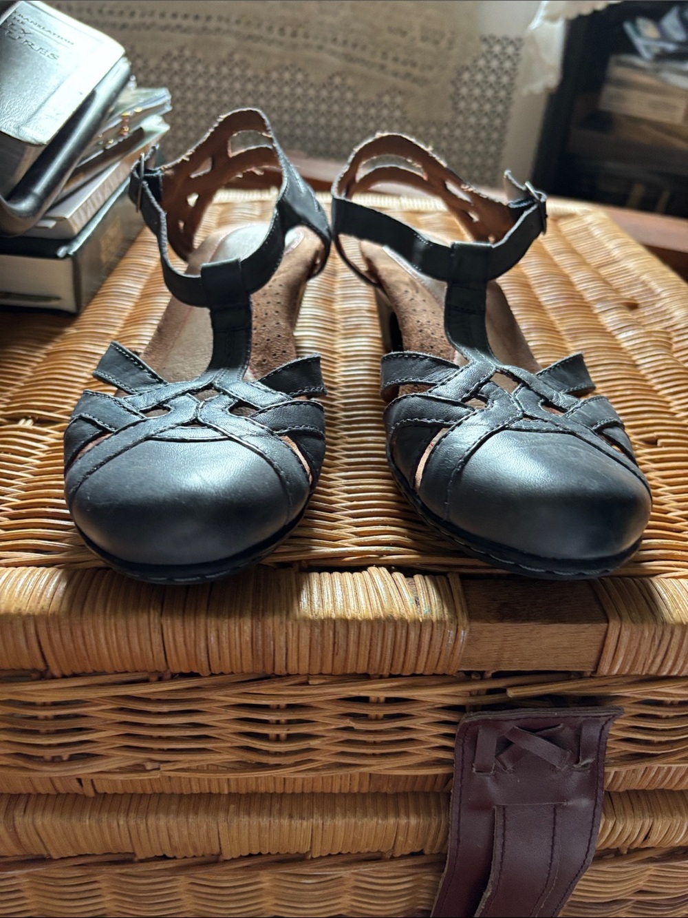 Rockport Black Leather T‑Strap Woven Sandals